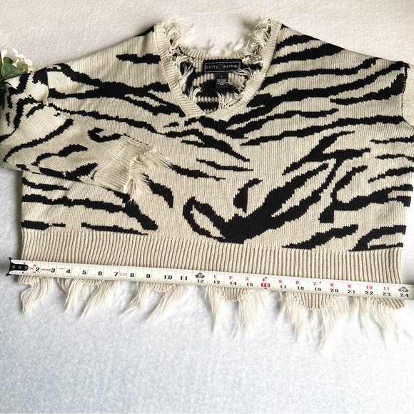 Polly & Esther Size L Women’s Animal Print Destructed Sweater - Picture 8 of 12
